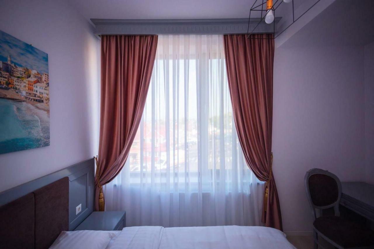 Hotel Glaris Tirgu Frumos エクステリア 写真