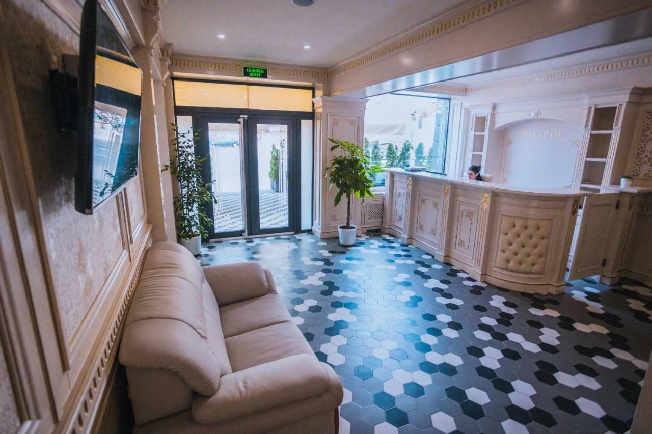 Hotel Glaris Tirgu Frumos エクステリア 写真
