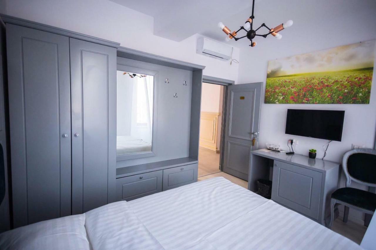 Hotel Glaris Tirgu Frumos エクステリア 写真