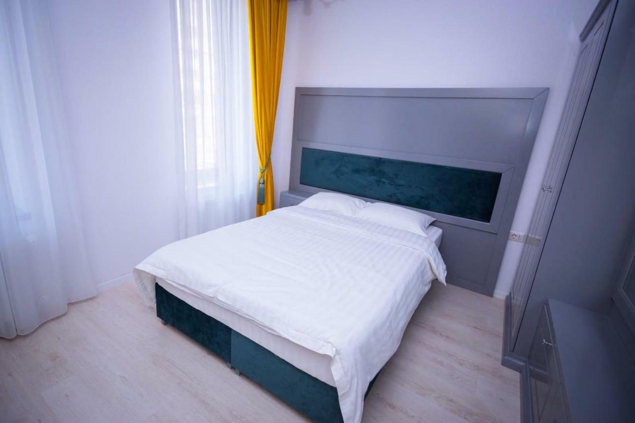 Hotel Glaris Tirgu Frumos エクステリア 写真