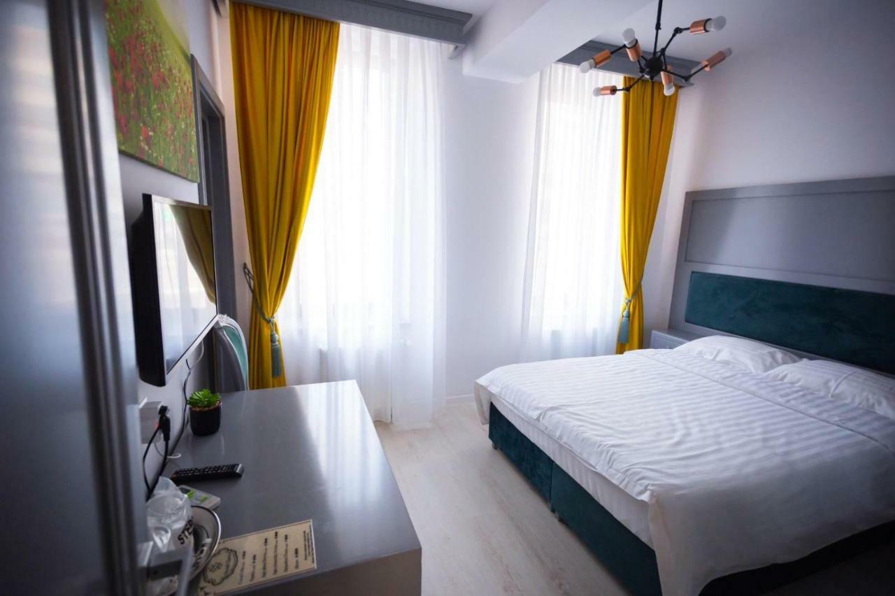 Hotel Glaris Tirgu Frumos エクステリア 写真