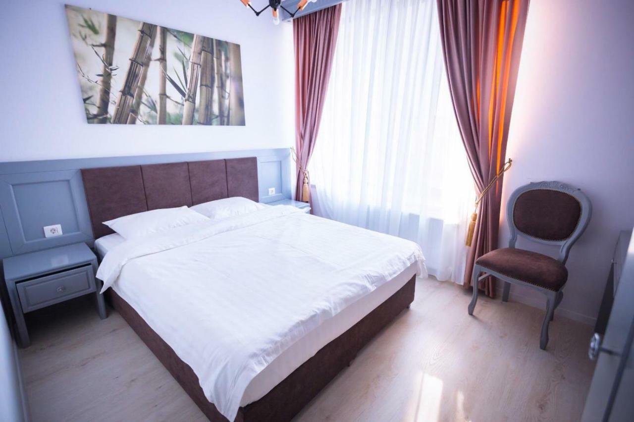 Hotel Glaris Tirgu Frumos エクステリア 写真