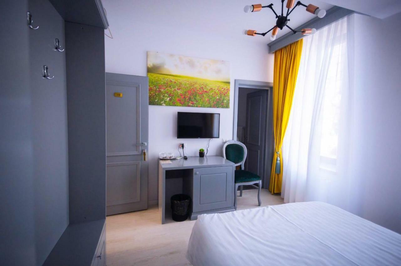 Hotel Glaris Tirgu Frumos エクステリア 写真