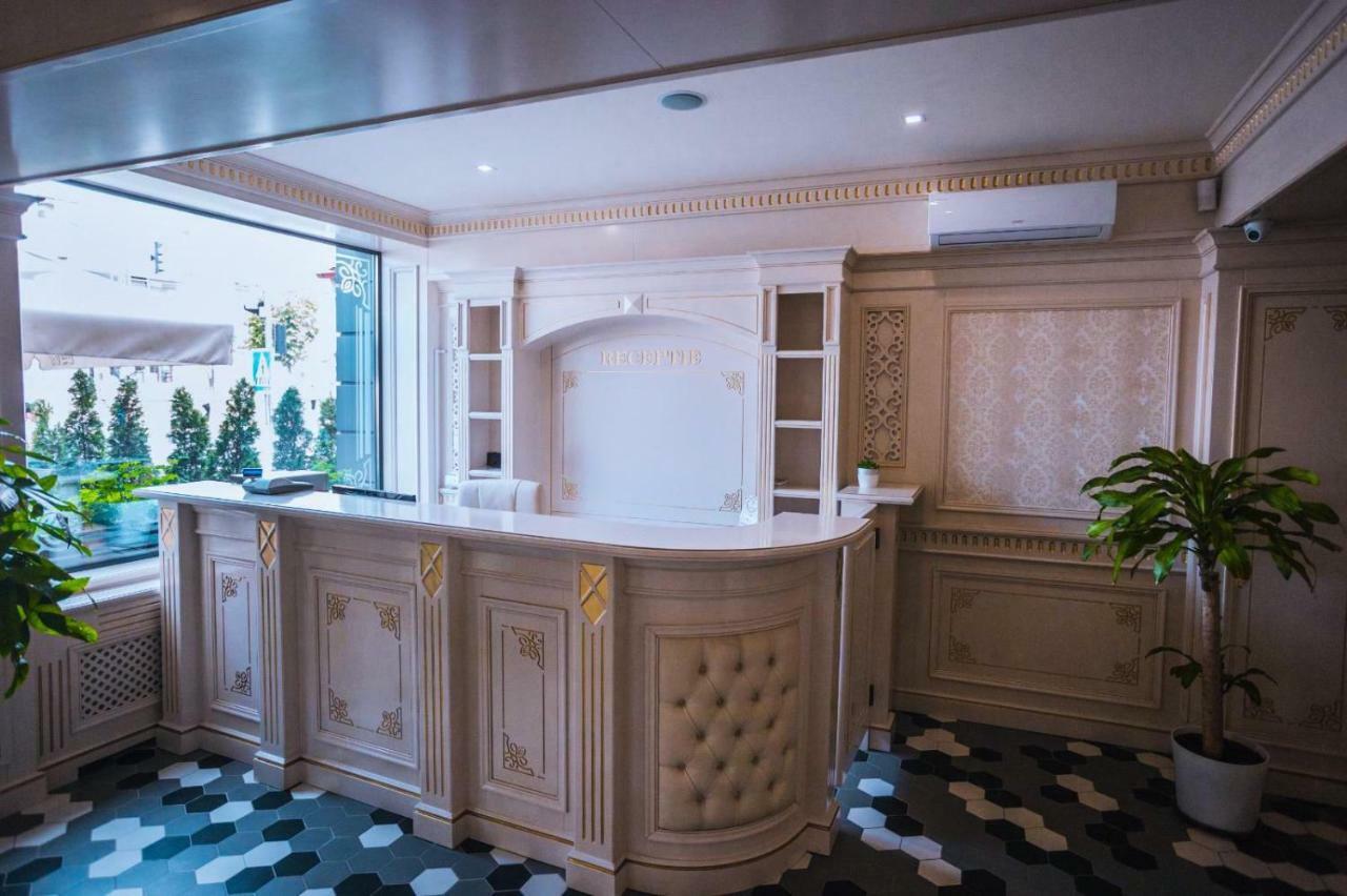 Hotel Glaris Tirgu Frumos エクステリア 写真