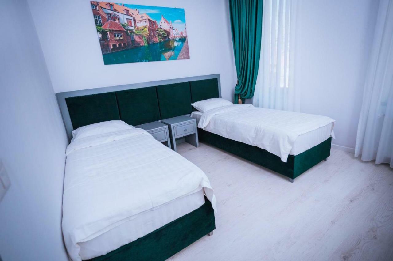 Hotel Glaris Tirgu Frumos エクステリア 写真