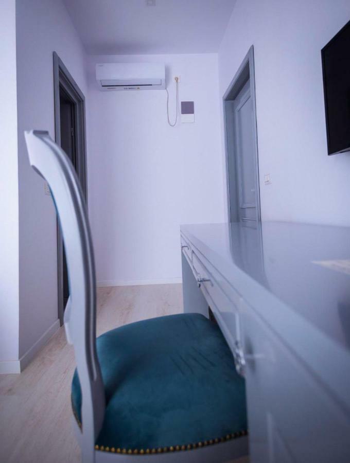 Hotel Glaris Tirgu Frumos エクステリア 写真